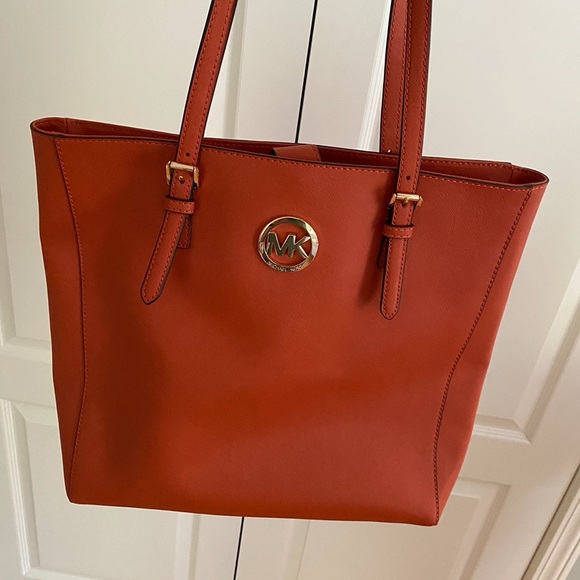 Michael Kors Jet Set Tote - Picture 1 of 2